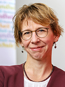 Portraitfoto der Prodekanin des Department of Community Health, HSG Bochum, Gudrun Faller