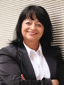 Portraitfoto von Karin Fuchs (© HTW-Dresden/ Peter Sebb/2019)  Portraitfoto von Karin Fuchs