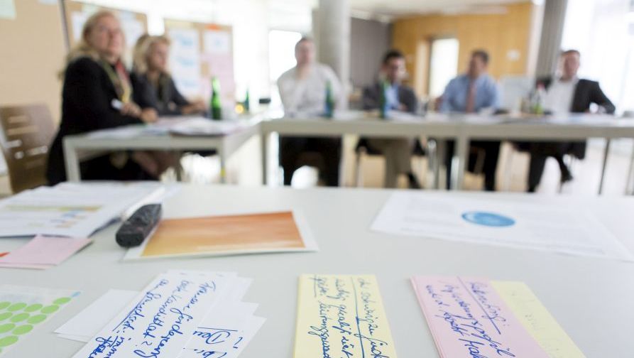 © Uwe Völkner, Fotoagentur FOX Group of people having a meeting
