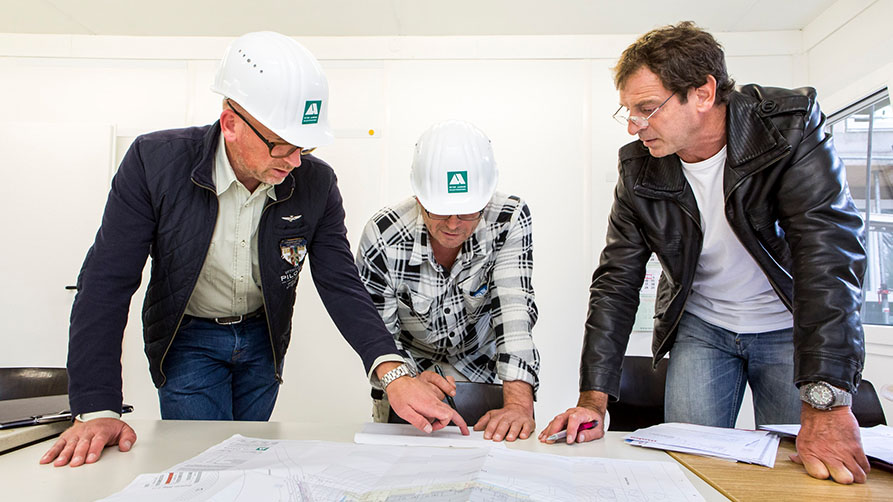 © Uwe Völkner, Fotoagentur FOX Meeting at a construction site